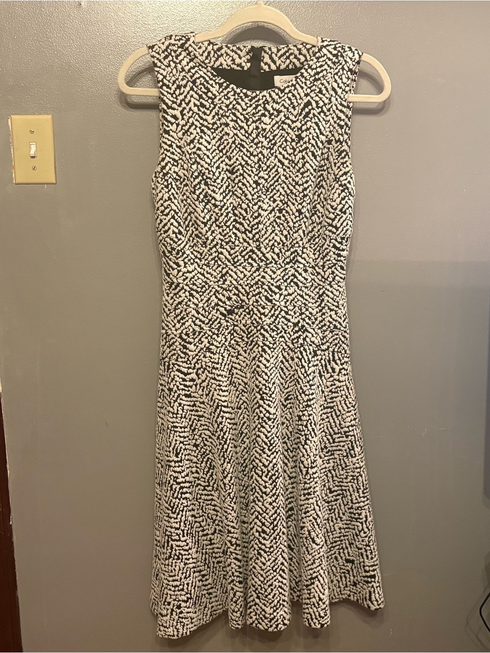 Calvin Klein Black & White Textured Sleeveless Midi Dress